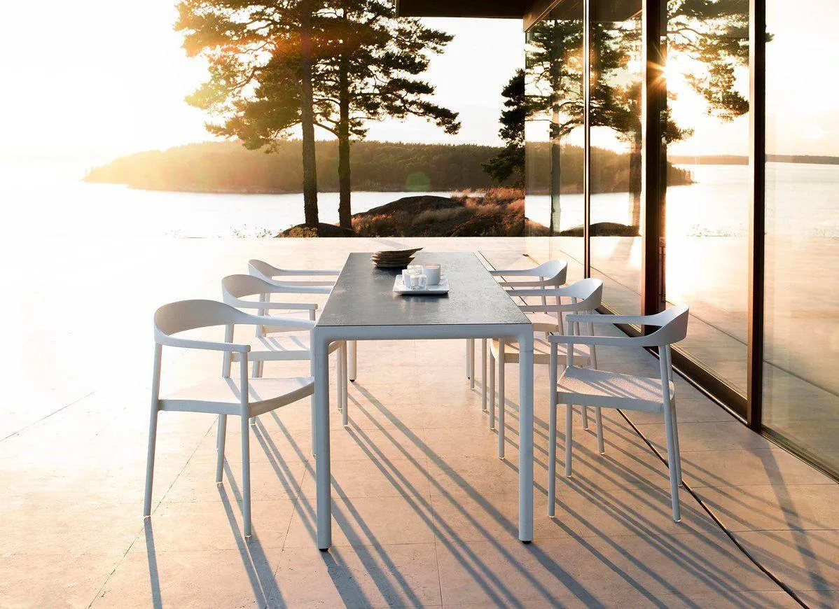 Illum Slim Tables