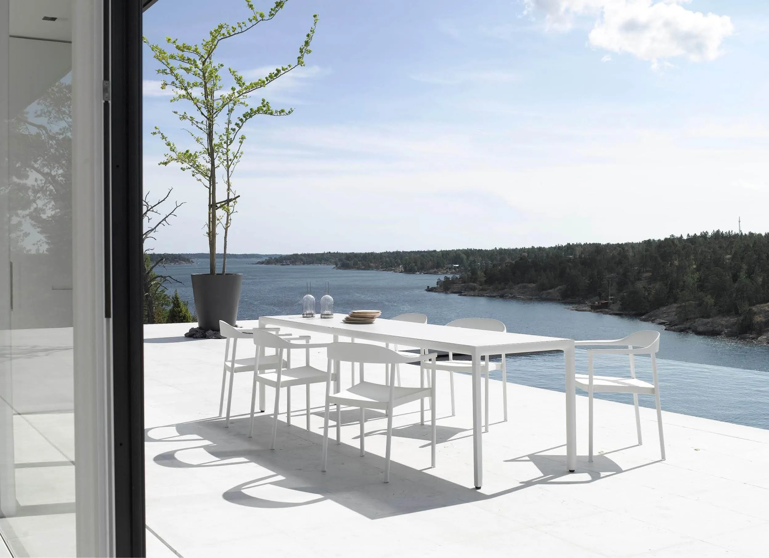 Illum Slim Tables