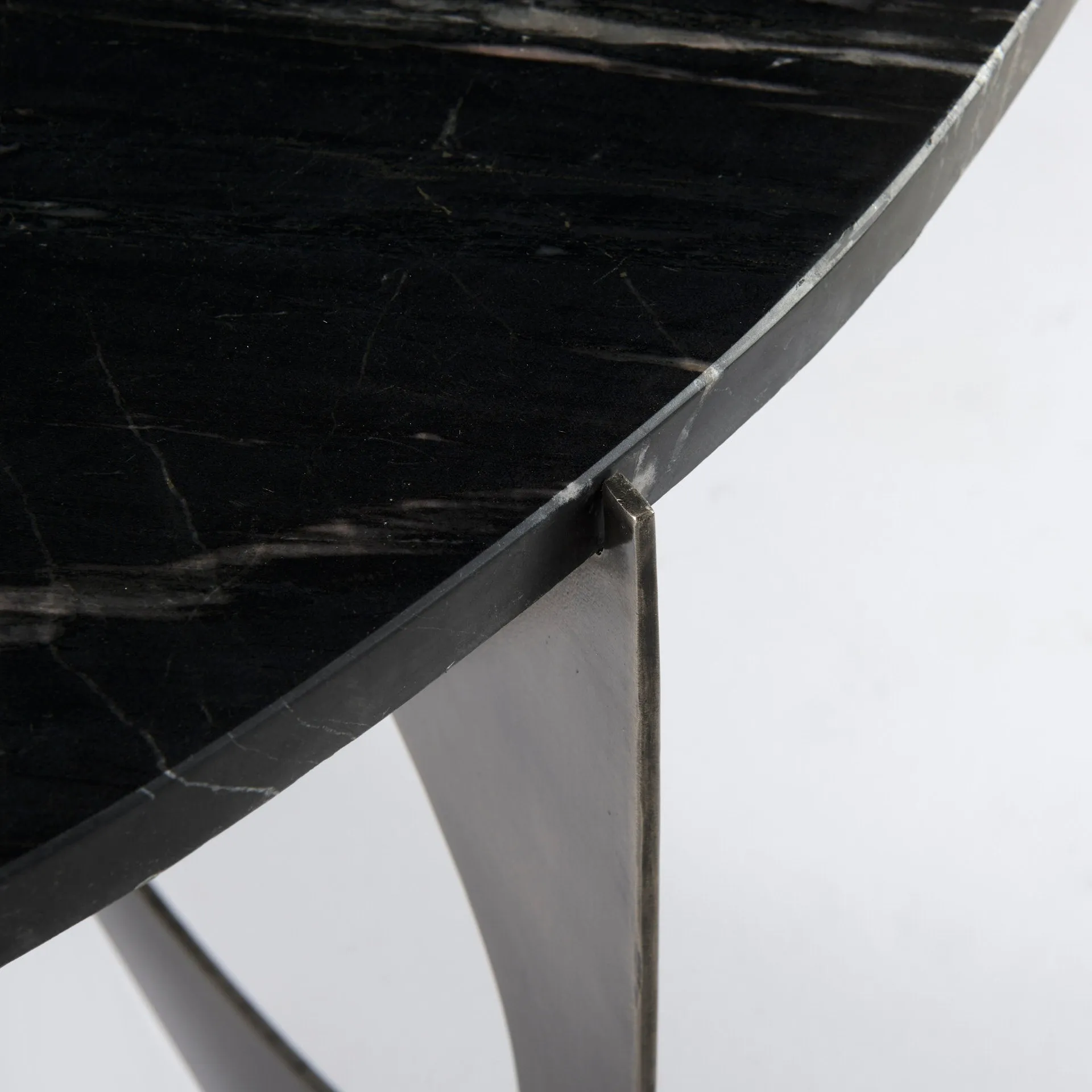 Reinhold Round Coffee Table | Black