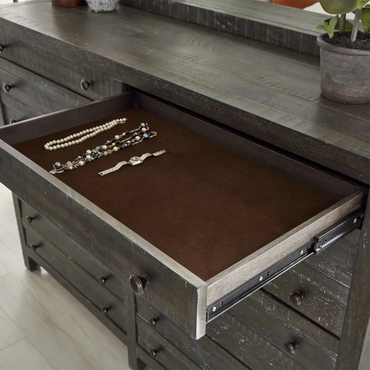 Torsten California King Bedroom Collection in Gunmetal